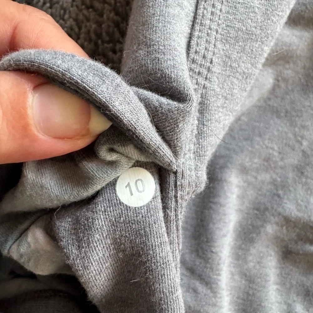 LULULEMON Women's Gray Savasana Wrap Size 10